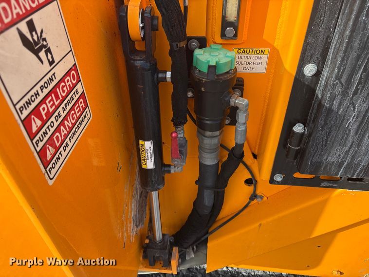 image for item YA1424 2022 LeeBoy 8520B paver