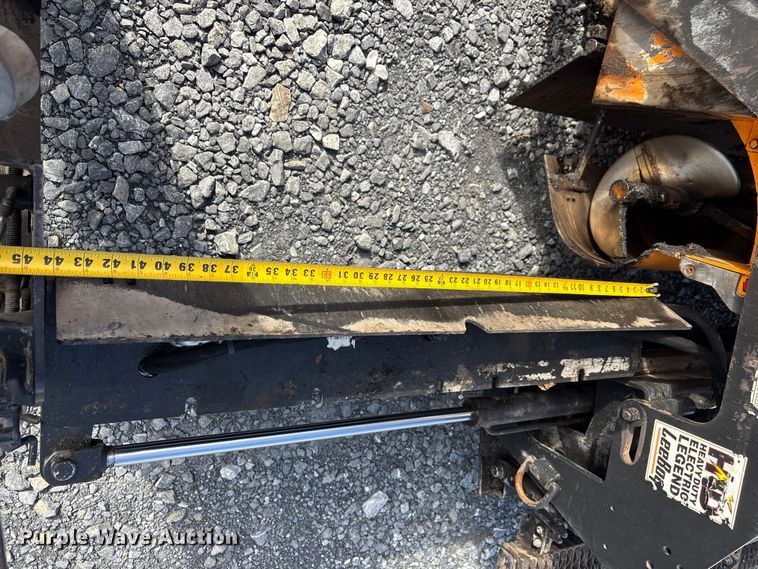 image for item YA1424 2022 LeeBoy 8520B paver