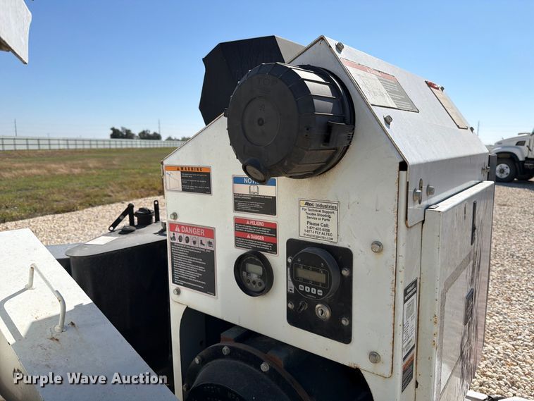 image for item YA1477 2019 Altec DC1317 wood chipper