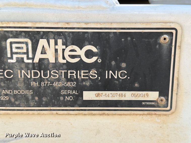 image for item YA1477 2019 Altec DC1317 wood chipper
