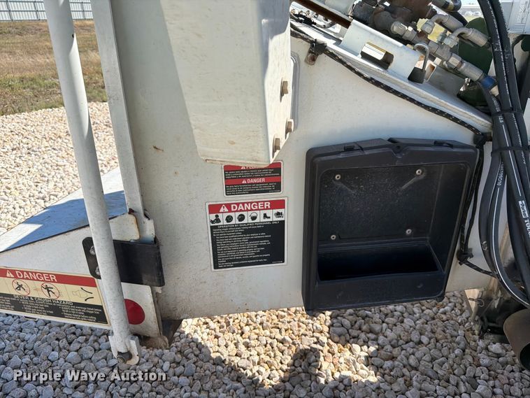 image for item YA1477 2019 Altec DC1317 wood chipper