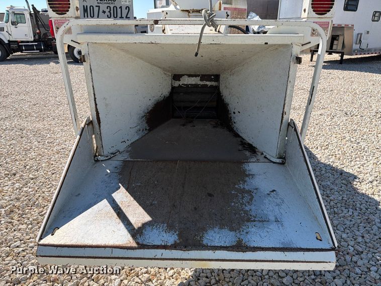 image for item YA1481 2010 Bandit 200 XP wood chipper