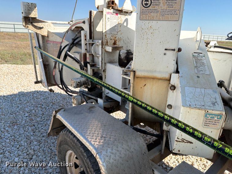 image for item YA1481 2010 Bandit 200 XP wood chipper