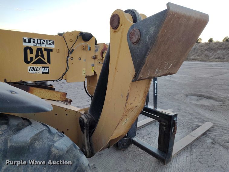 image for item YA1502 2004 Caterpillar TH560B telehandler