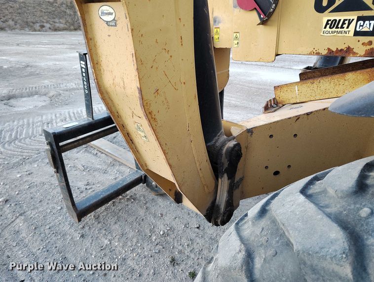 image for item YA1502 2004 Caterpillar TH560B telehandler