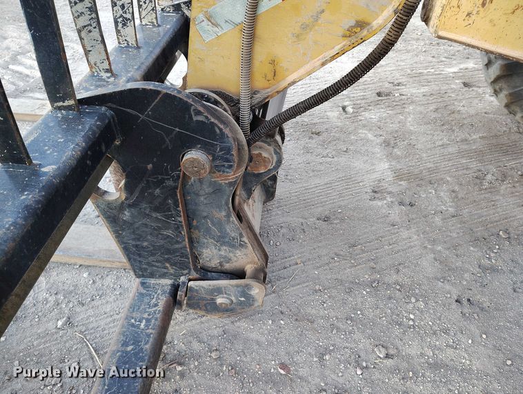 image for item YA1502 2004 Caterpillar TH560B telehandler