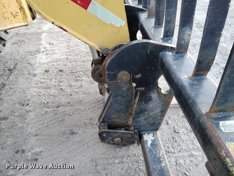 image for item YA1502 2004 Caterpillar TH560B telehandler