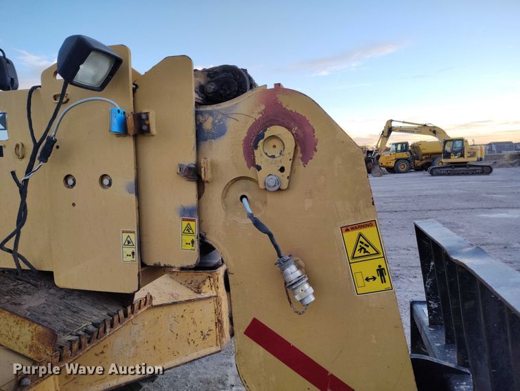 image for item YA1502 2004 Caterpillar TH560B telehandler