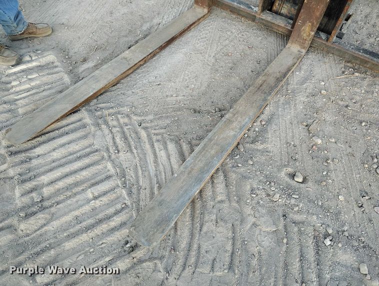 image for item YA1502 2004 Caterpillar TH560B telehandler