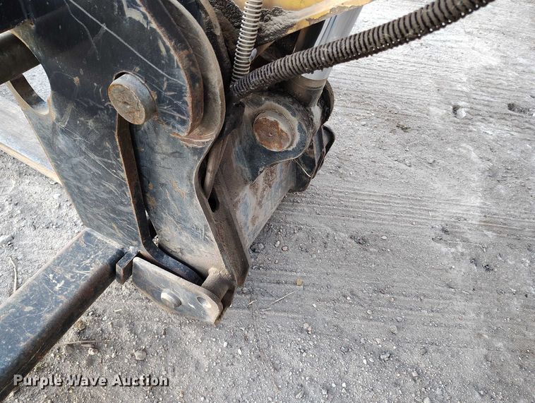 image for item YA1502 2004 Caterpillar TH560B telehandler