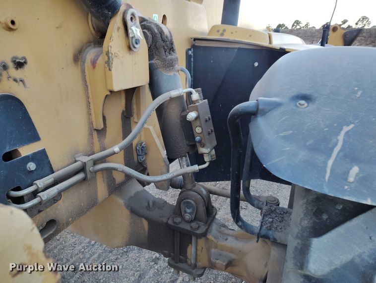 image for item YA1502 2004 Caterpillar TH560B telehandler