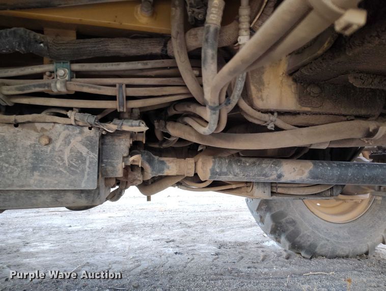 image for item YA1502 2004 Caterpillar TH560B telehandler