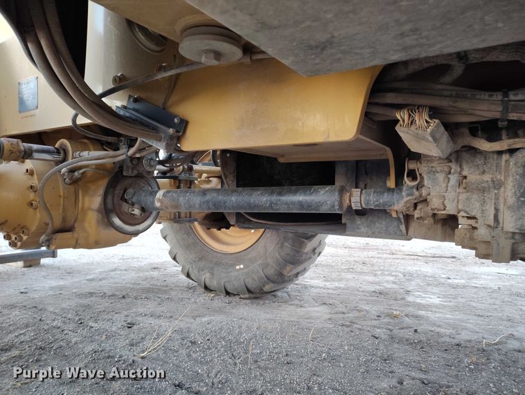 image for item YA1502 2004 Caterpillar TH560B telehandler