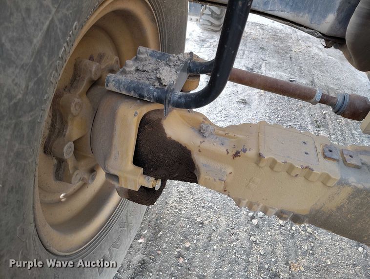 image for item YA1502 2004 Caterpillar TH560B telehandler