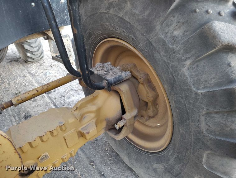 image for item YA1502 2004 Caterpillar TH560B telehandler