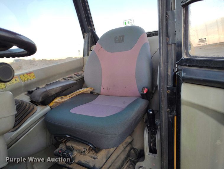 image for item YA1502 2004 Caterpillar TH560B telehandler