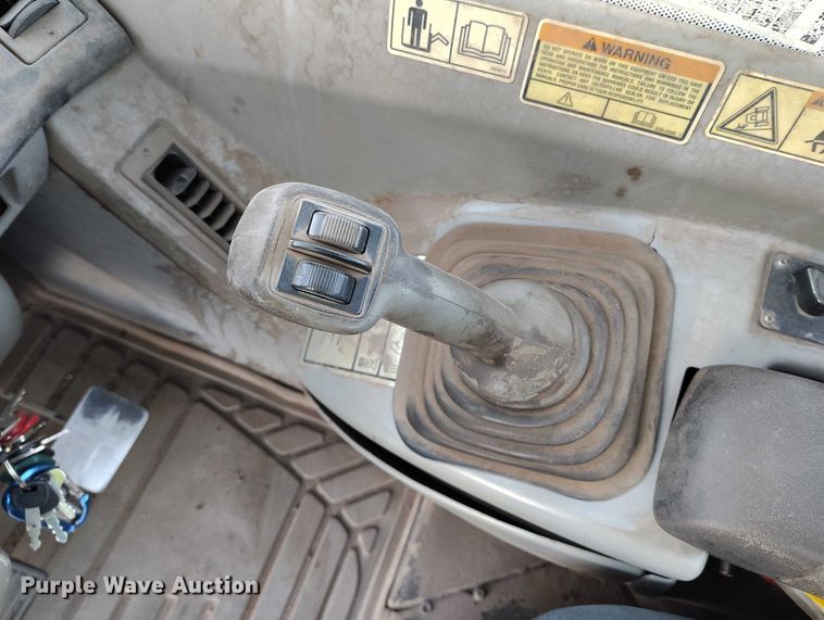 image for item YA1502 2004 Caterpillar TH560B telehandler