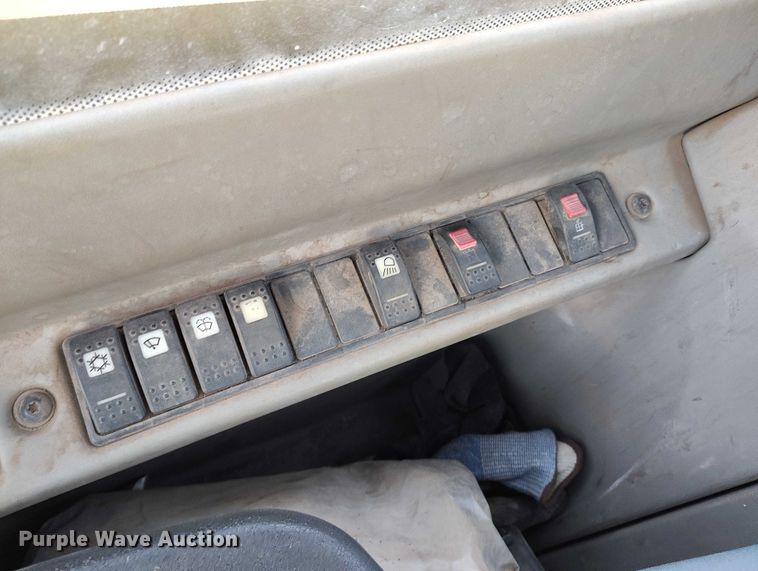 image for item YA1502 2004 Caterpillar TH560B telehandler