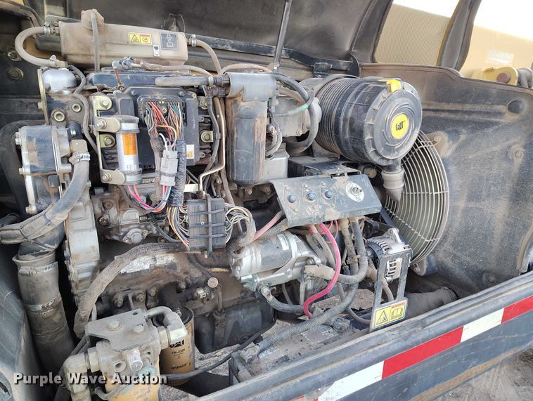 image for item YA1502 2004 Caterpillar TH560B telehandler