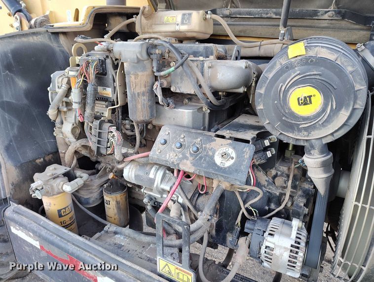 image for item YA1502 2004 Caterpillar TH560B telehandler