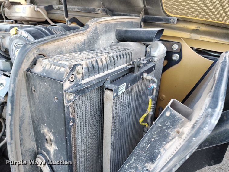 image for item YA1502 2004 Caterpillar TH560B telehandler