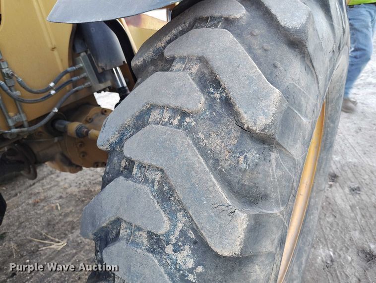 image for item YA1502 2004 Caterpillar TH560B telehandler