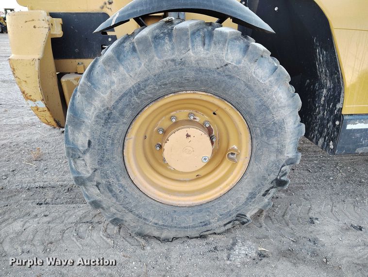image for item YA1502 2004 Caterpillar TH560B telehandler