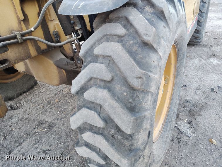 image for item YA1502 2004 Caterpillar TH560B telehandler