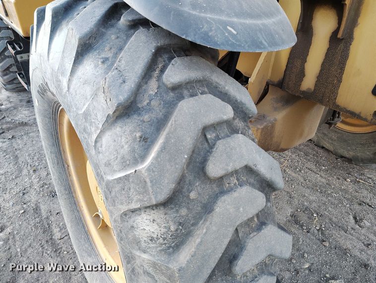 image for item YA1502 2004 Caterpillar TH560B telehandler