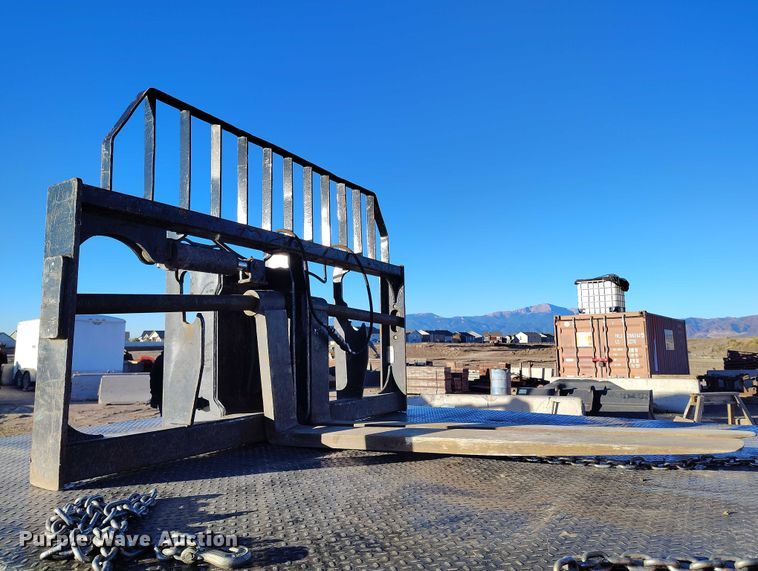 image for item YA1502 2004 Caterpillar TH560B telehandler