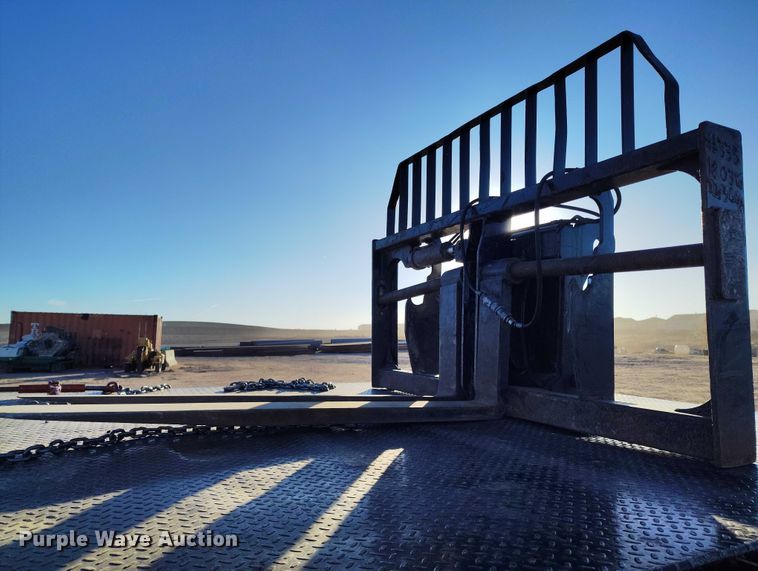 image for item YA1502 2004 Caterpillar TH560B telehandler