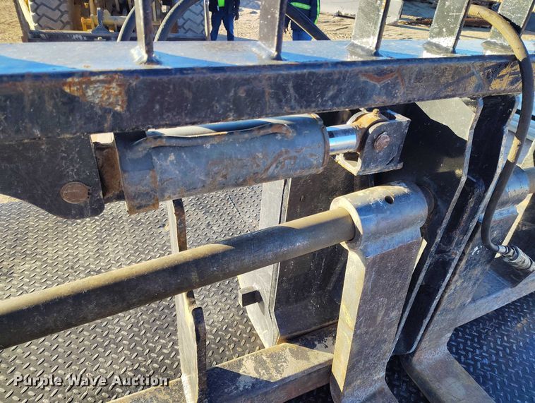 image for item YA1502 2004 Caterpillar TH560B telehandler