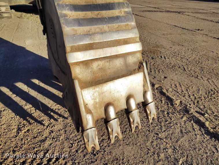 image for item YA1504 2013 Komatsu PC228USLC-8 excavator