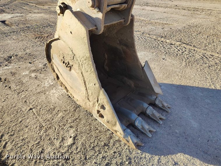 image for item YA1504 2013 Komatsu PC228USLC-8 excavator