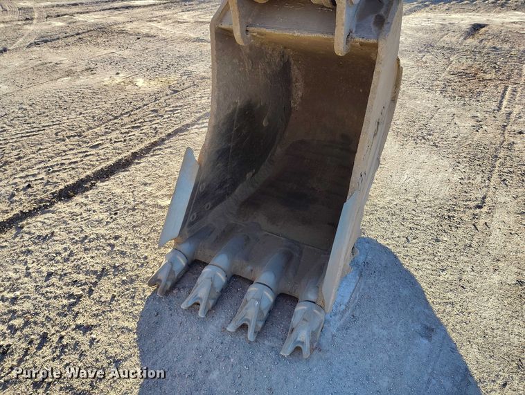 image for item YA1504 2013 Komatsu PC228USLC-8 excavator