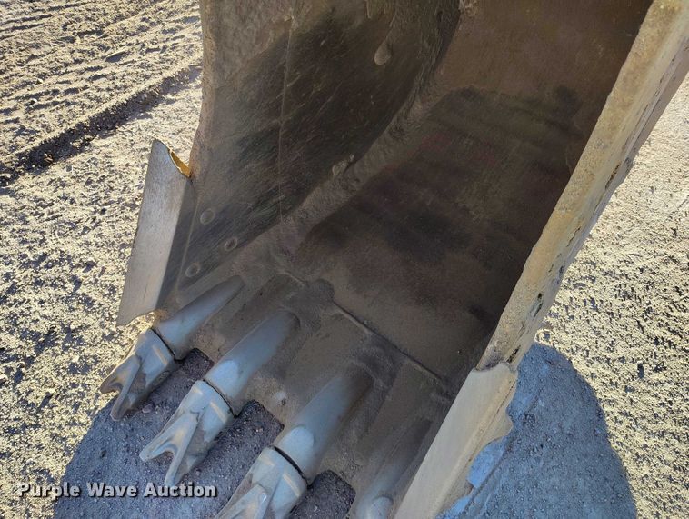 image for item YA1504 2013 Komatsu PC228USLC-8 excavator