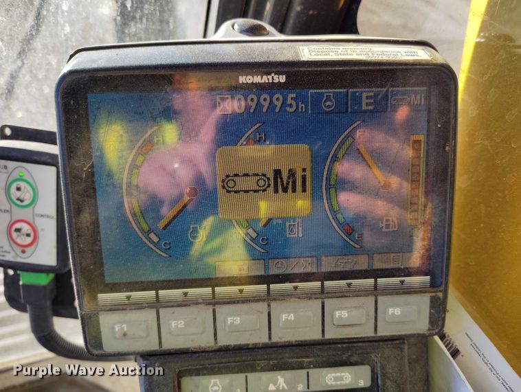 image for item YA1504 2013 Komatsu PC228USLC-8 excavator