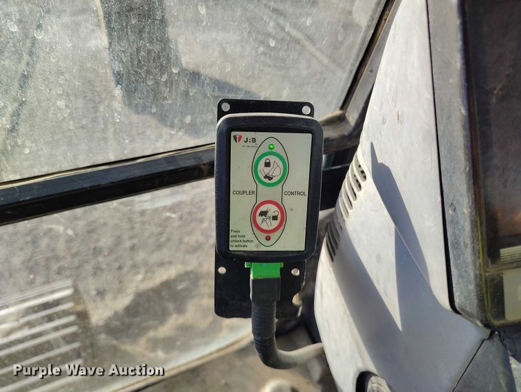 image for item YA1504 2013 Komatsu PC228USLC-8 excavator