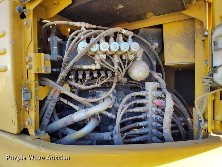 image for item YA1504 2013 Komatsu PC228USLC-8 excavator