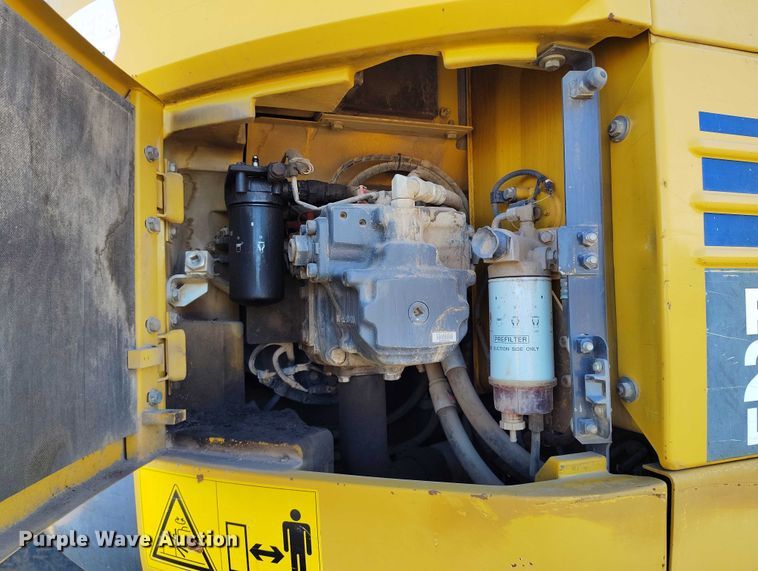 image for item YA1504 2013 Komatsu PC228USLC-8 excavator