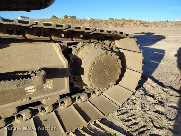 image for item YA1504 2013 Komatsu PC228USLC-8 excavator