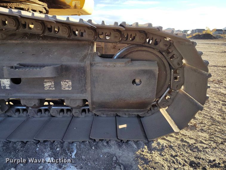 image for item YA1504 2013 Komatsu PC228USLC-8 excavator