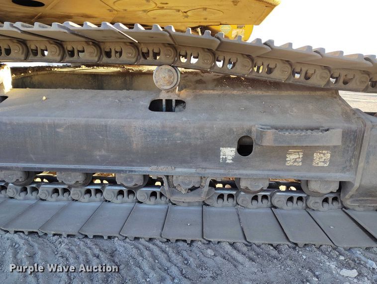 image for item YA1504 2013 Komatsu PC228USLC-8 excavator