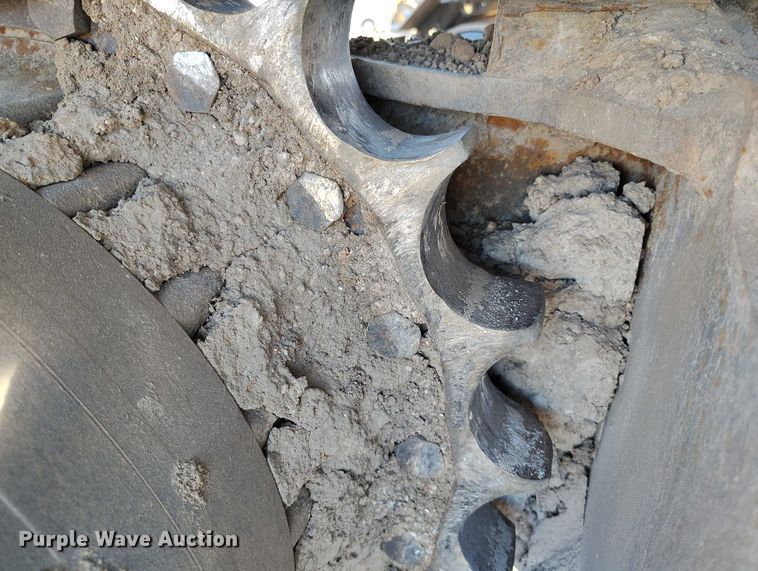 image for item YA1504 2013 Komatsu PC228USLC-8 excavator