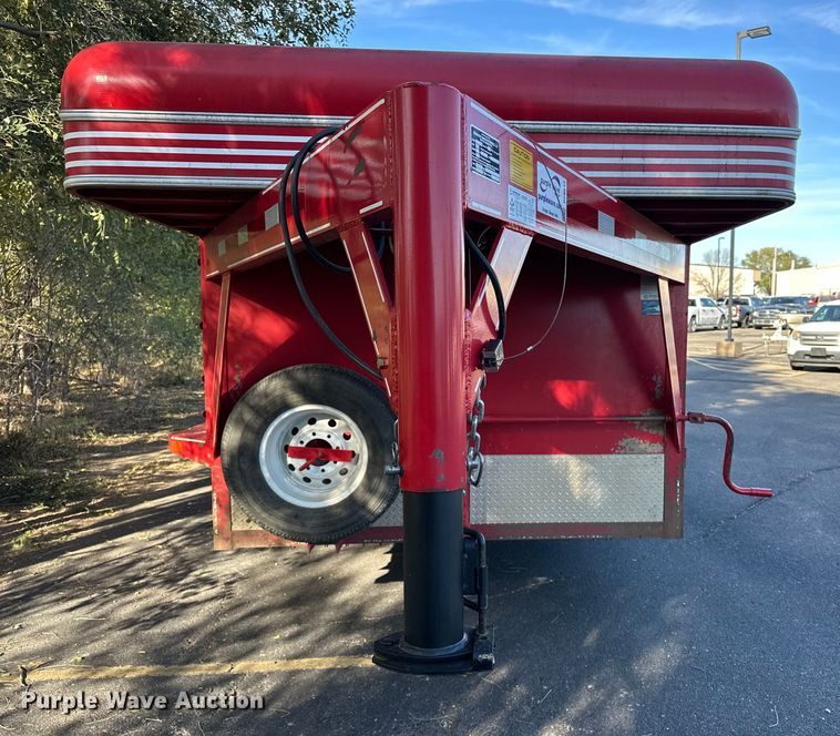image for item DF8637 2021 Donahue SS720-4N livestock trailer