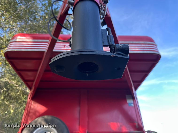 image for item DF8637 2021 Donahue SS720-4N livestock trailer