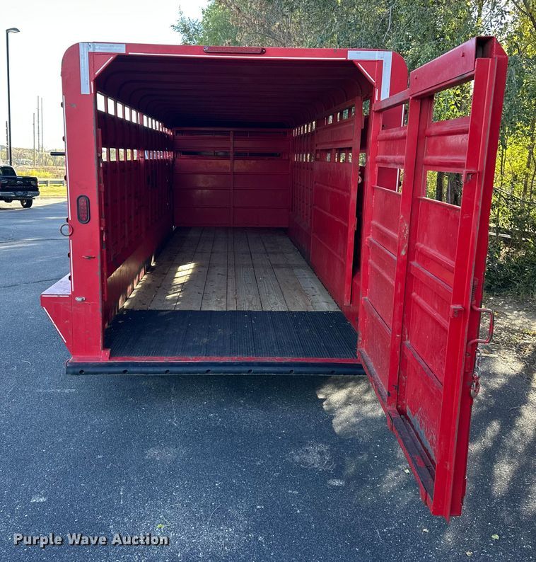 image for item DF8637 2021 Donahue SS720-4N livestock trailer