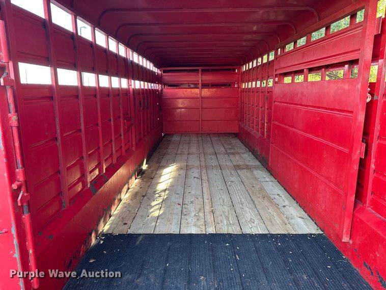 image for item DF8637 2021 Donahue SS720-4N livestock trailer