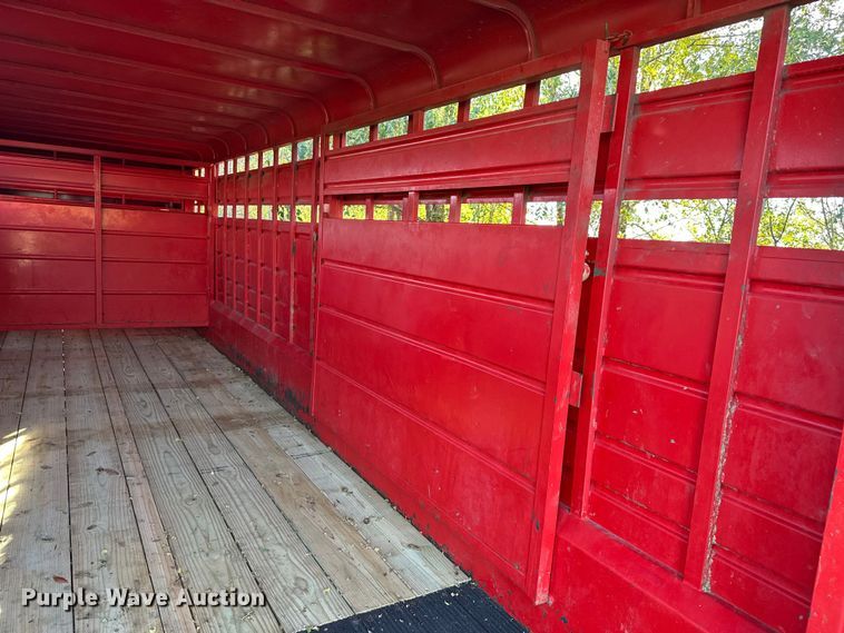 image for item DF8637 2021 Donahue SS720-4N livestock trailer