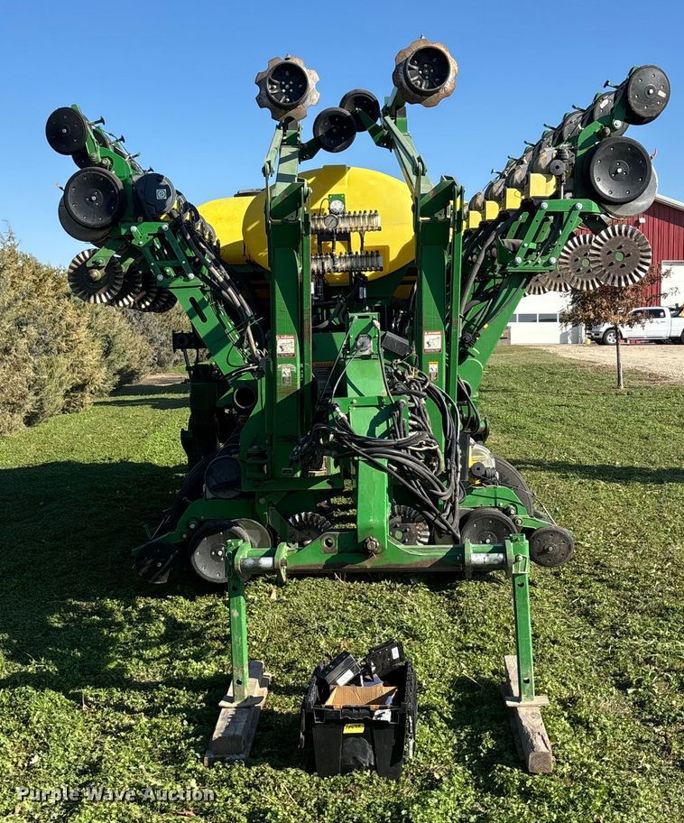 image for item DK0060 2010 John Deere 1790 split row no-till planter